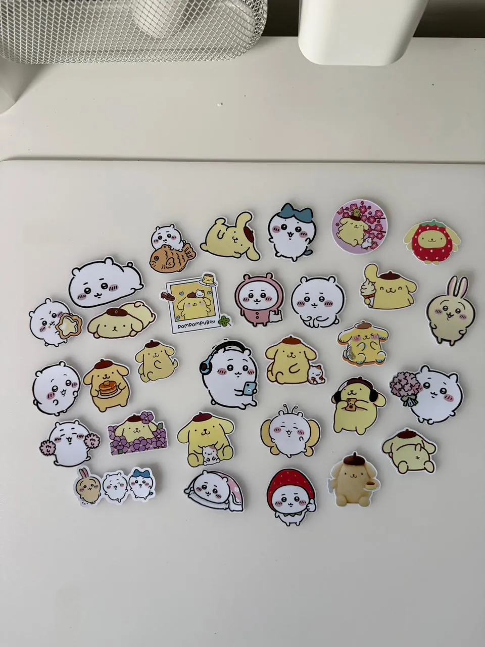 Planillas de stickers de Pompompurin y personajes de Chiikawa en vinil